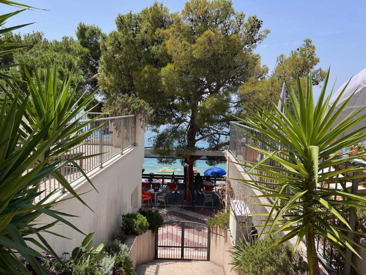 Beachfront Comfort Apartment Nives Tučepi Exterior foto